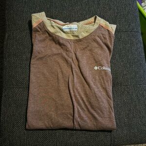 Columbia SZ Large Tshirts